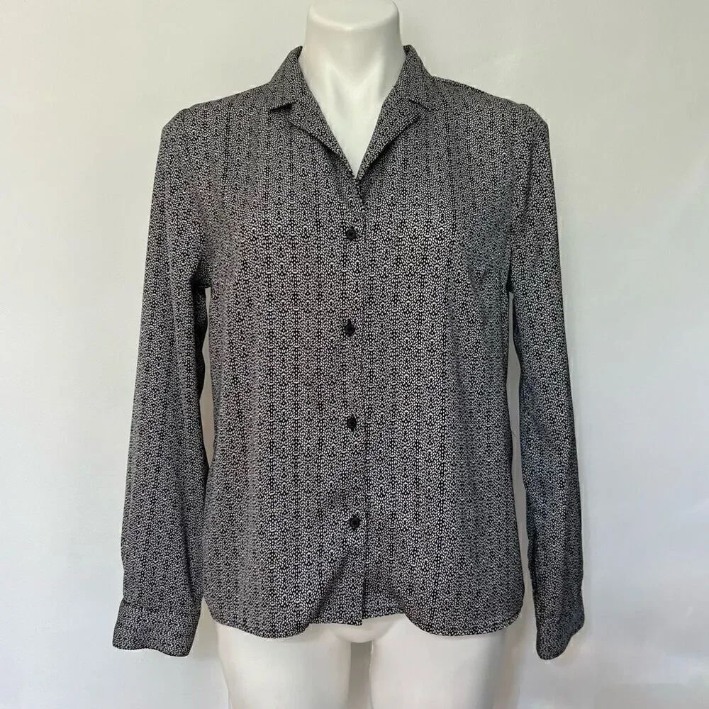 Banana Republic button down casual dress shirt